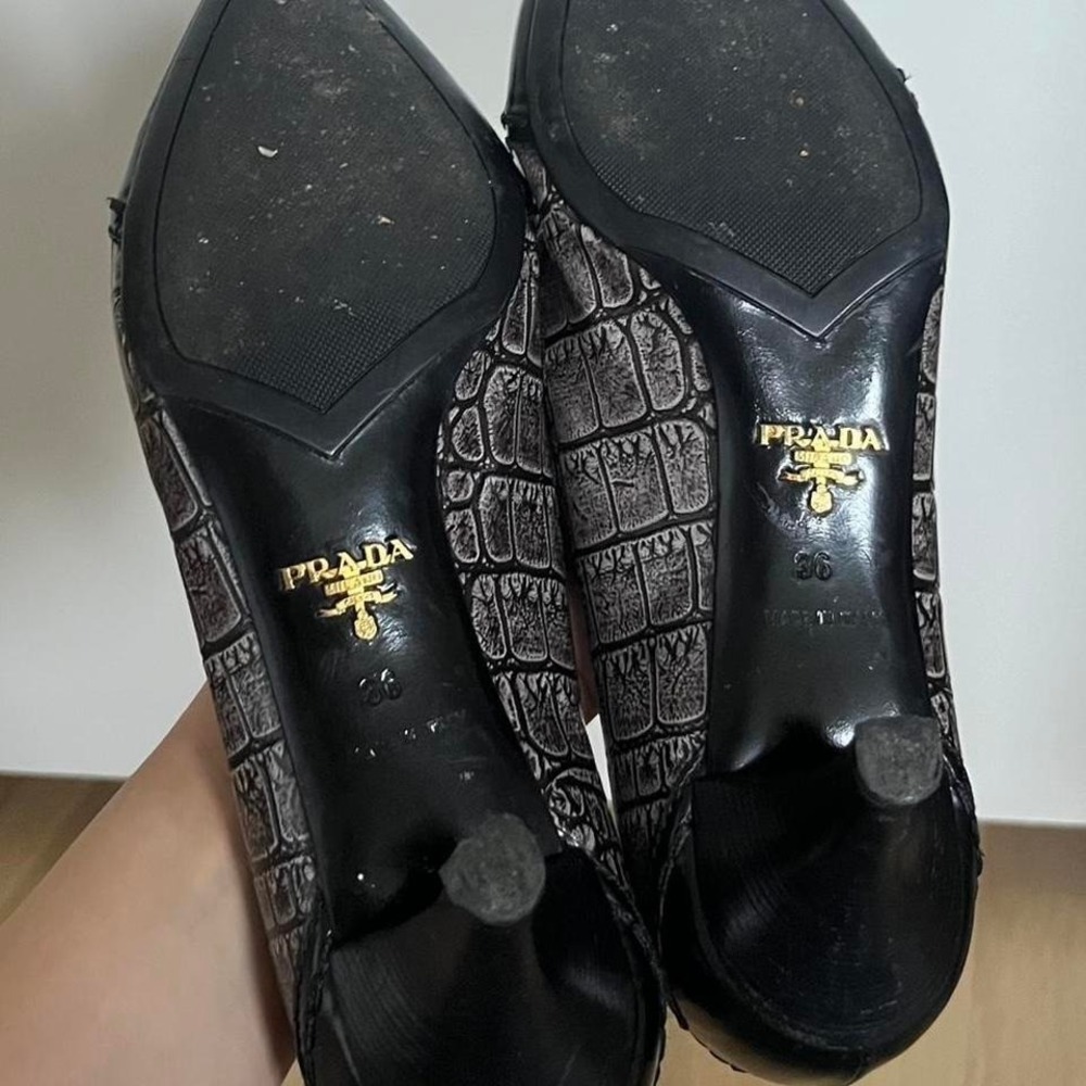 Vintage Prada Croc Embossed Kitten Heel Pumps Y2K Prada Pointed Toe Heels Size 6 - Picture 5 of 6